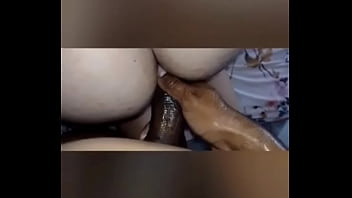 Casal amador experimenta o prazer do sexo anal