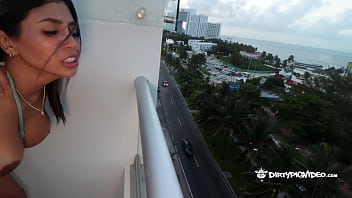 Follando en un edifcio sin ser descubiertos