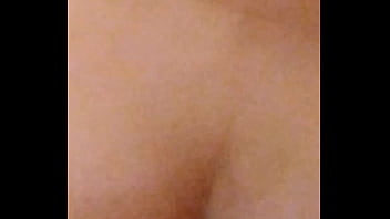 Comendo a coroa rabuda