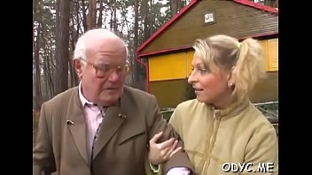 Chick gets down on all fours