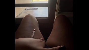 Paseandome por el anden para que mis vecinos se antojen de mi culo me encanta provocar a un vecino que tengo