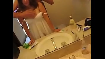 Una cojida con mi novia en el bano