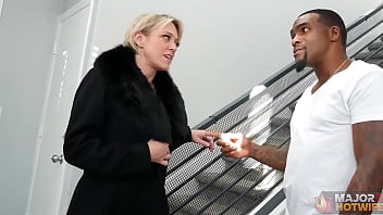 Busty blonde dee williams gives rome major's cock a bj and a titjob