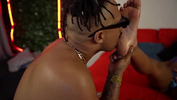 Free black king licks her soles then leaves her face dripping cum after barebacking her