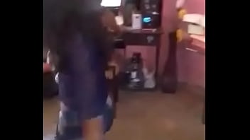 Hermosa mujer bailando