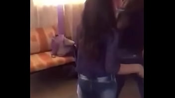 Hermosa mujer bailando