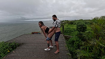 Tesão na fodemos a amiga no mato e a nicoly tirou leitinho de um cara