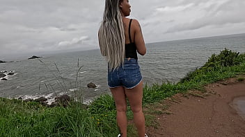 Tesão na fodemos a amiga no mato e a nicoly tirou leitinho de um cara