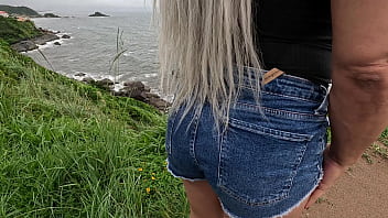 Tesão na fodemos a amiga no mato e a nicoly tirou leitinho de um cara