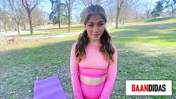 La putita de marina gold se pone caliente por una verga pequeña La putita de marina gold se pone caliente por una verga pequeña