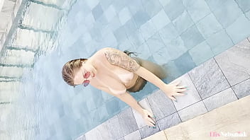 Peituda loira começa o dia treinando na academia e se masturbando e finaliza chupando o pau do seu corninho elis nebsniak