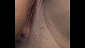 Sexo anal encuentro a mi hermanastra descuidada y le follo su enorme culo