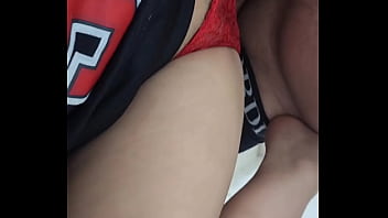 Sexo anal encuentro a mi hermanastra descuidada y le follo su enorme culo