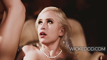 Flattery won over her petite bod