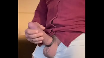 Exibindo o pauzão no chat com uma morena cavala