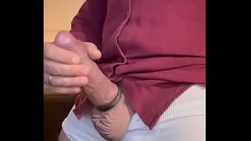 Exibindo o pauzão no chat com uma morena cavala