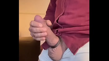 Exibindo o pauzão no chat com uma morena cavala