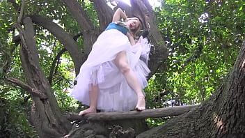 Wife masturbate on a tree