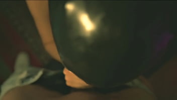 Follando kinky con una latina de mascara de latex muy ardiente