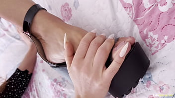 Ruiva chupa gostoso clitores gigante e lambe o cu da amiga milf fabi drumond Ruiva chupa gostoso clitores gigante e lambe o cu da amiga milf fabi drumond