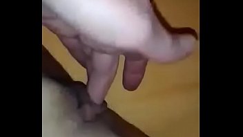 Ela adora bate uma até gozar