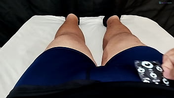 Flagrei minha esposa usando brinquedo pra se masturbar porque meu pau é pequeno mas ela chupa gostoso e adora meu gozo