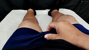 Flagrei minha esposa usando brinquedo pra se masturbar porque meu pau é pequeno mas ela chupa gostoso e adora meu gozo