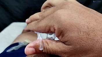 Flagrei minha esposa usando brinquedo pra se masturbar porque meu pau é pequeno mas ela chupa gostoso e adora meu gozo