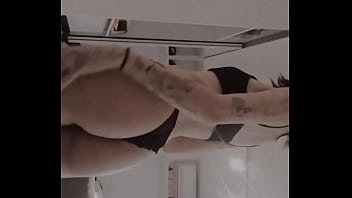 Oi moh passando aqui pra avisar que eu estou fazendo live no câmera privê todo dia