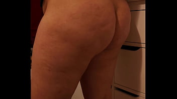 Bbw booty putting panties and jeans