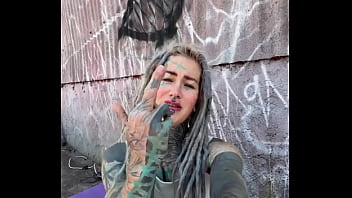 What a training…bitten by a wasp in the middle finger i think it’s a sign to rise the middle finger more often