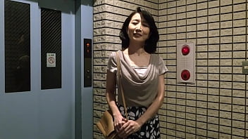 2度の撮影でこの美しく上品なルックスからは想像もつかないほどの濃厚で貪欲な性ポテンシャルを見せつけてきた彼女。3回目の出演となる 2度の撮影でこの美しく上品なルックスからは想像もつかないほどの濃厚で貪欲な性ポテンシャルを見せつけてきた彼女。3回目の出演となる