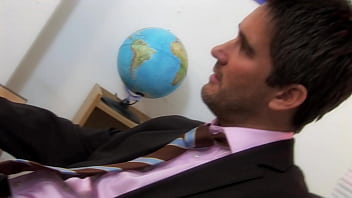 Bobbi eden shows off that thick ass as she rides a dong