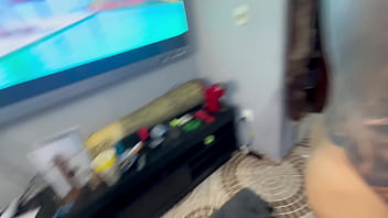 Casal safado chamou uma preta gostosa pra participar da brincadeira no pelo