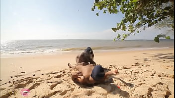 Ebony thot a demandé une bite en twerkant et en faisant des exercices nue sur la plage partie 2 Ebony thot a demandé une bite en twerkant et en faisant des exercices nue sur la plage partie 2