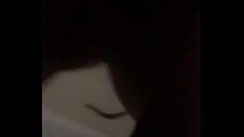 Dándole duro en el totito