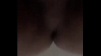 Dándole duro en el totito