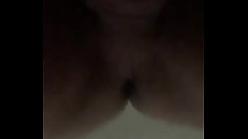 Dándole duro en el totito