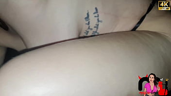 Esse corno do caralho adora levar sua esposa para foder com desconhecidos no gloryhole