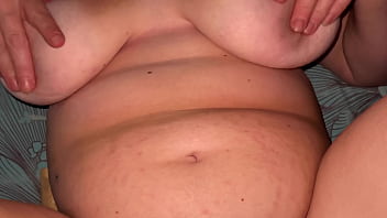 Милфа с большой грудью захотела член