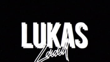 Metendo até as bolas na novinha carinha de 18 anos