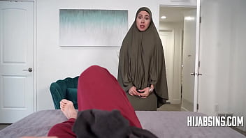 Teaching my stepmom in hijab how to please a man