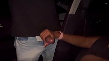 Casada bebendo porra no dogging