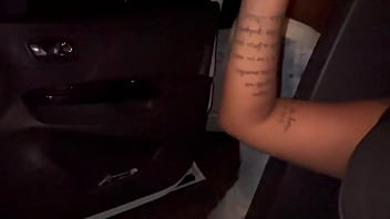 Casada bebendo porra no dogging