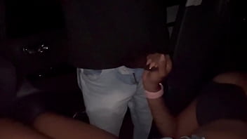 Casada bebendo porra no dogging