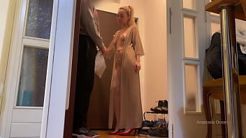 I gave a blowjob to a delivery guy and got a facecum a while my husband was at work I gave a blowjob to a delivery guy and got a facecum a while my husband was at work