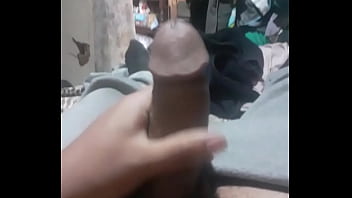 Masturbándose mis 23 centímetros