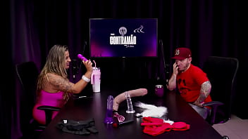 Anão usa vibrador na buceta da safada após dizer que ubiu na privada pra comer a mulher no banheiro não sabe se teria um relacionamento liberal começou com um casal pitoco watch sheer red