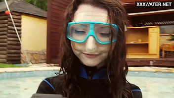 Swimming pool submerged babe masturbates