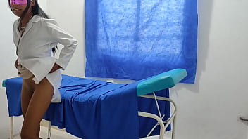 Enfermera Cachonda Y Sexy Se Estaba Tocando Su Vagina En El Consultorio Medico Luego Llego Un Paciente Y Lo Persuade Para Tener Sexo thumbnail